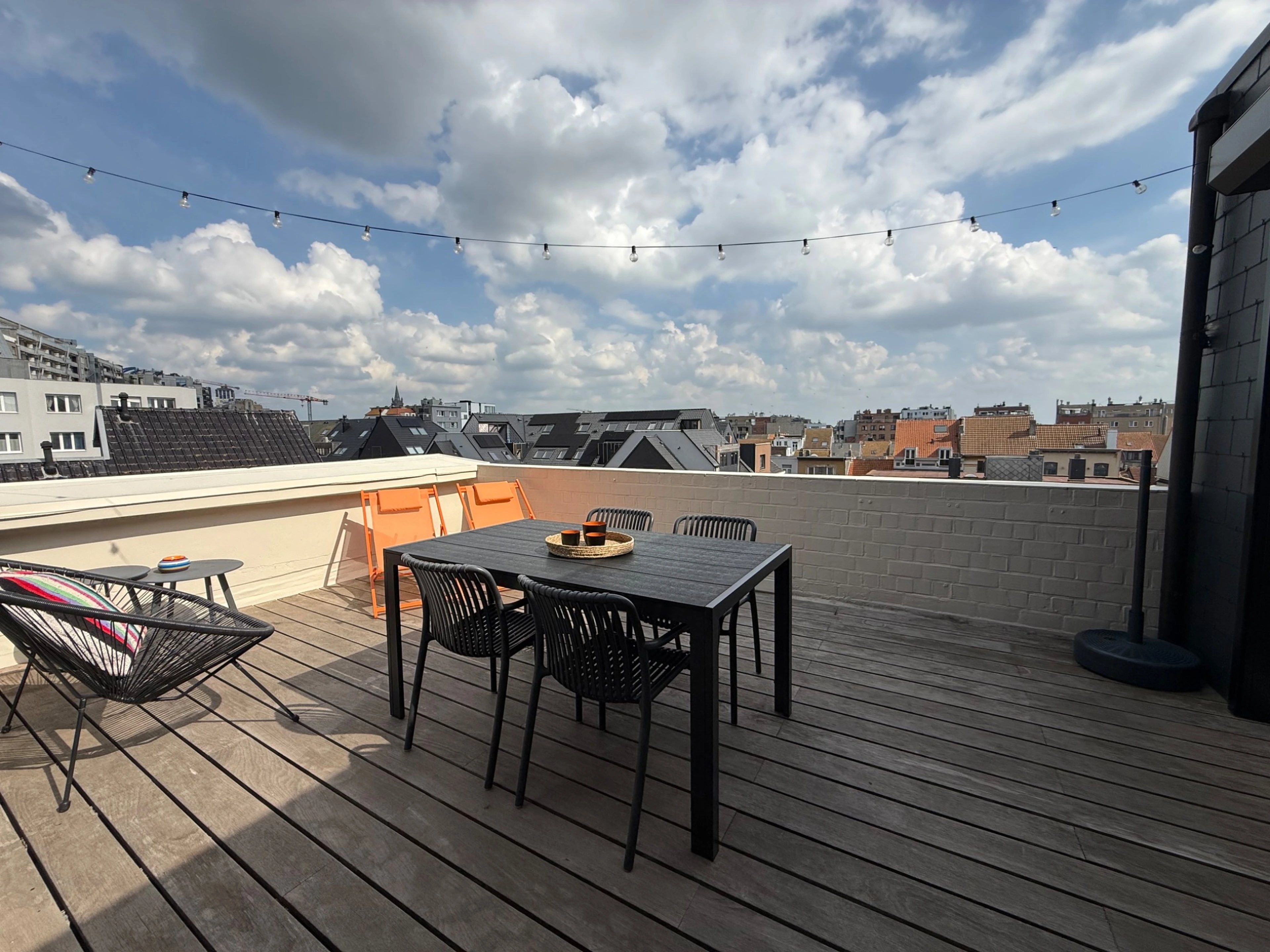 Terrasse et transats orange